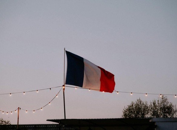 How Editing and Proofreading Protect French News Integrity